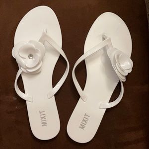 White flip flop sandals with flower accent size 9